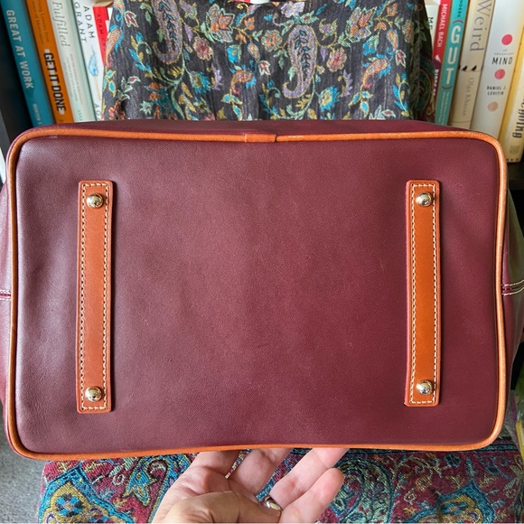 🌸SOLD🌸 Dooney and Bourke Large Tote in Burgundy - Very Good Used Condition - Picture 3 of 10